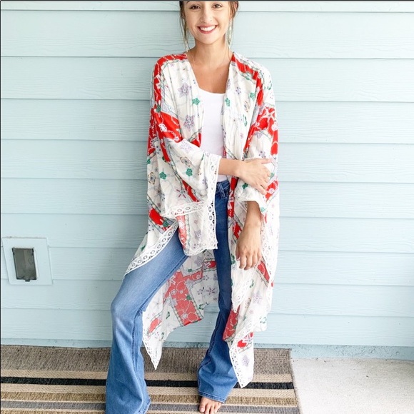 miss love Tops - NWT MISS LOVE Floral print kimono
